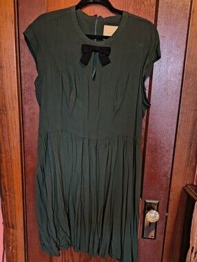 Dark Green Pleated Bow-Accent Women's Dress